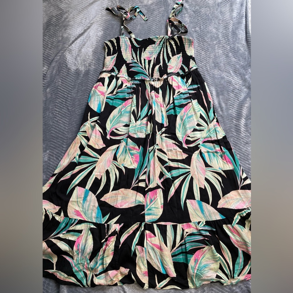 Torrid Tropical Smocked Tiered Midi Dress 1 (1X)‎